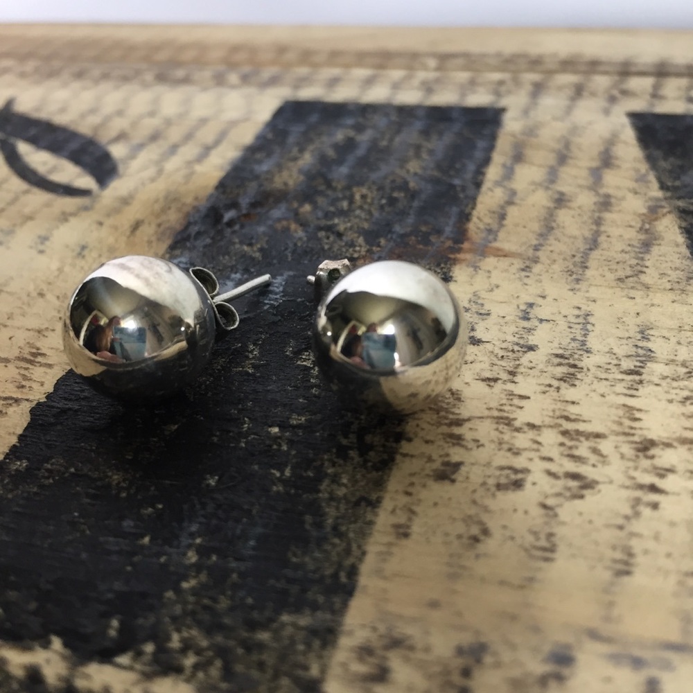 Sterling silver lg ball post stud classic earrings - Picture 5 of 7